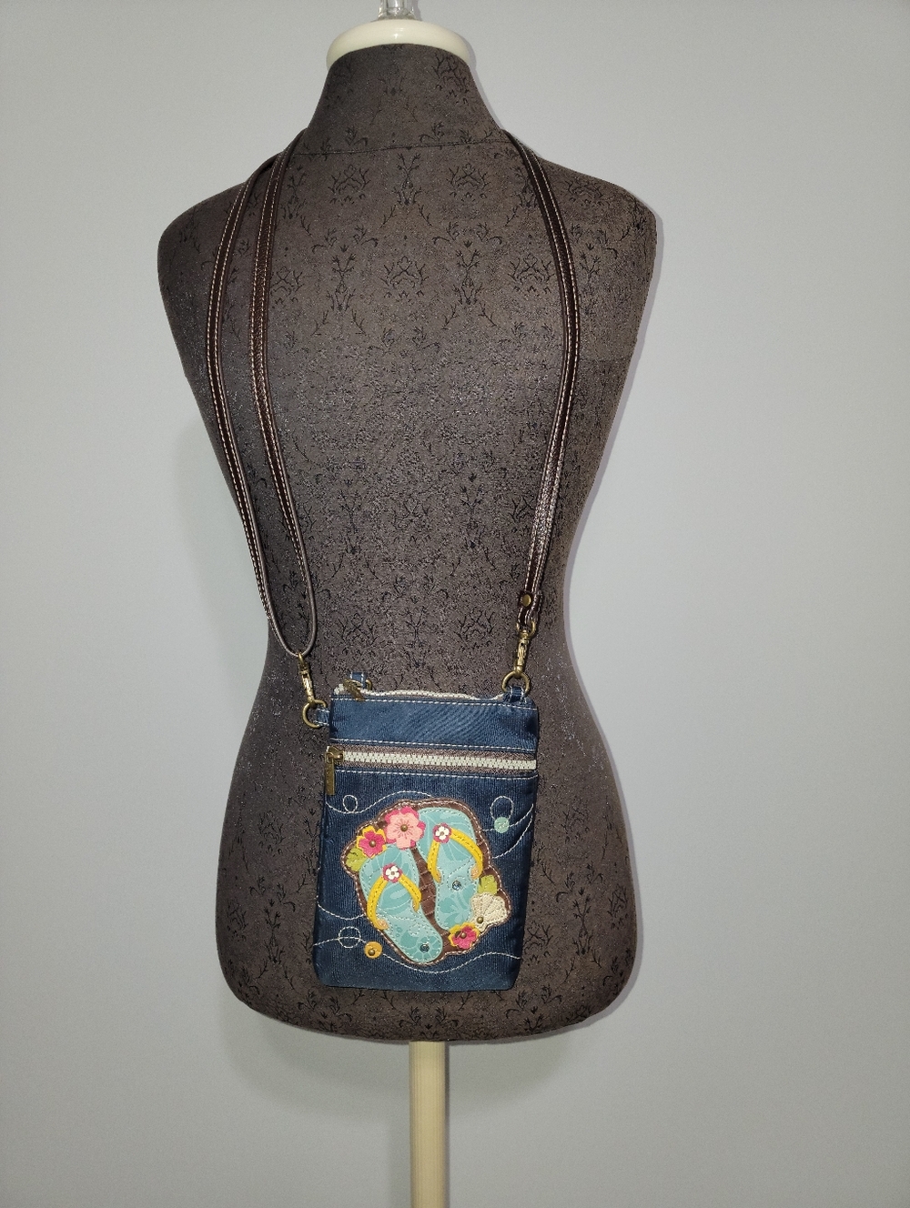 CHALA FLIP FLOPS CELL PHONE CROSSBODY